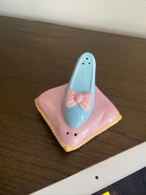 Vintage 1995 Fitz and Floyd High Heel Shoe and Pillow Salt Pepper Shakers